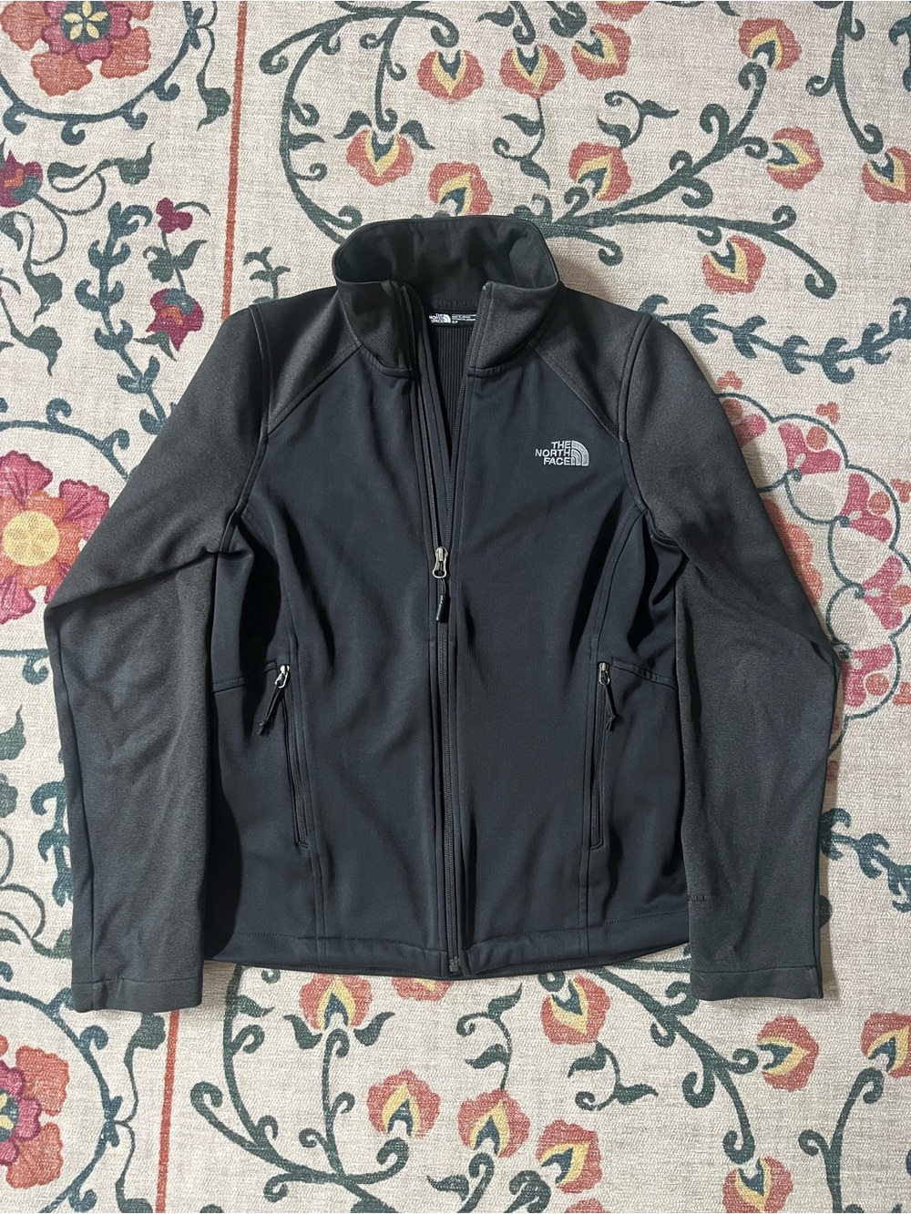 The North Face Women's Black Full-Zip Softshell Jacket
